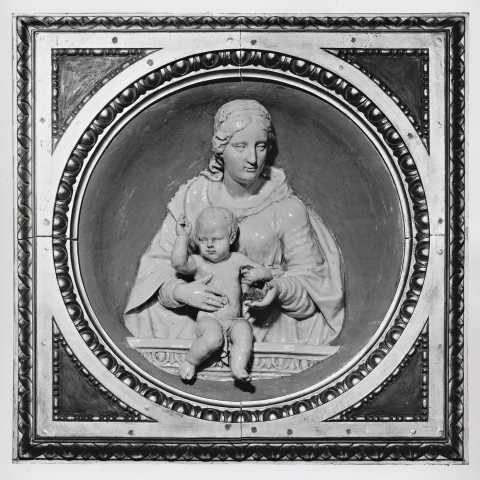 Samuel H. Kress Collection — Della Robbia - maniera - sec. XV/ XVI - Madonna con Bambino — insieme
